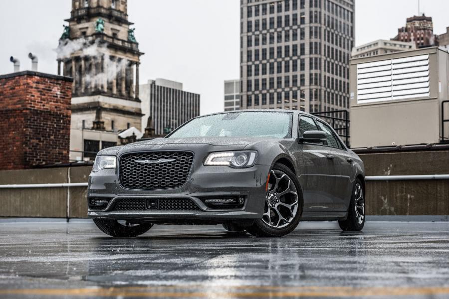  Chrysler 300S Sport Appearance Package (LX2) 2016 года  (фото 14 из 27)